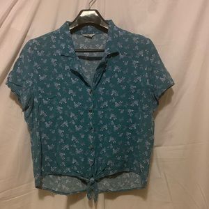 Aeropostale green/blue tie front, floral, crop top. Woman’s size large (L).